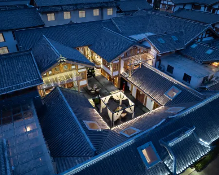 Far Hil Reflectsnow Hotel Hotels in Songpan