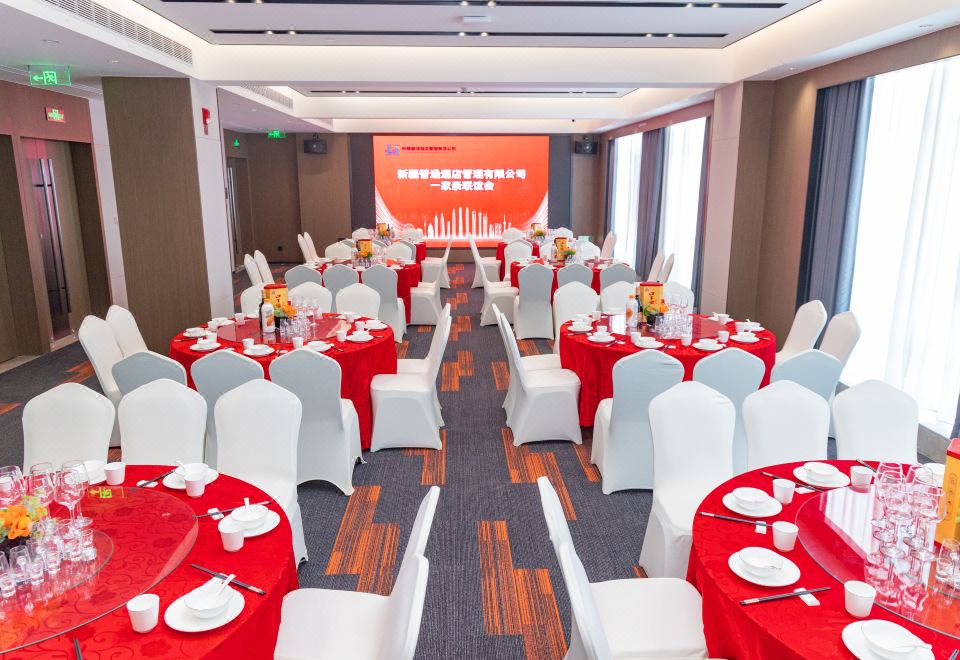 햄튼 바이 힐튼 카슈가르의 깔끔한 로비 모습