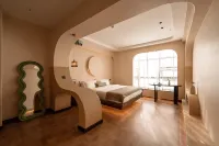 引熙美宿（凱里國貿購物中心店） 凱里苗侗風情園-雷山宰牛祭祖附近的飯店