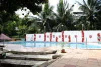 RedDoorz @ Classique Pan Oriental Hotel and Resort Batangas - Kolam Renang