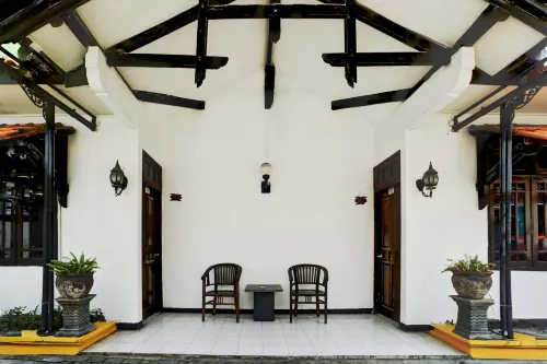 Hotel O Bungurasih Near Juanda International Airport Formerly Griya Waru Hotel - Homestays