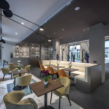 HOTIDAY Room Collection - Milano Cinque Giornate Отели рядом с достопримечательностью «Универмаг Excelsior»