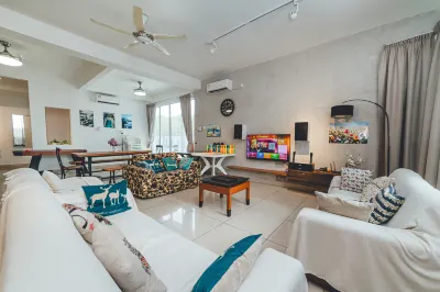 Desaru Uniq Villa 4BR Mahjong/BBQ/Netflix/KTV Hotel di Bandar Penawar