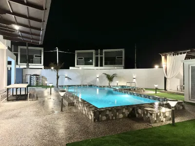 Luxury 5BR Home w/ Private Pool, 18Pax, Netflix Hotels in 