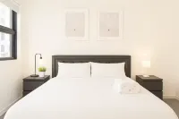 Private Floor Level Ensuite Darling Harbour ICC Hotels near University of Technology Sydney
