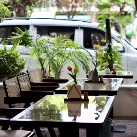 Xihan Hotel (Jianshui Ancient City Small Train Store)