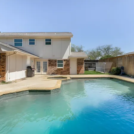Reston NEW Bright, Airy Home w/ In Ground Pool & Grill