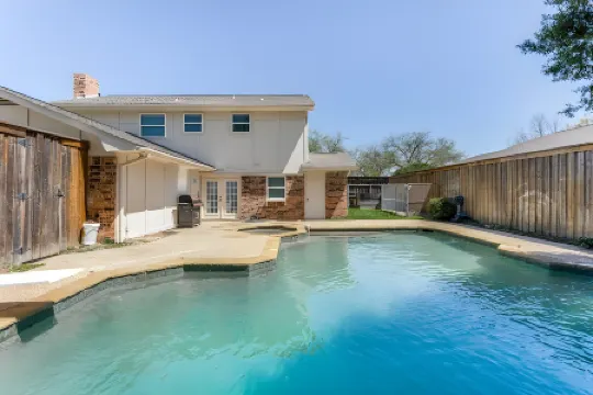 Reston NEW Bright, Airy Home w/ In Ground Pool & Grill