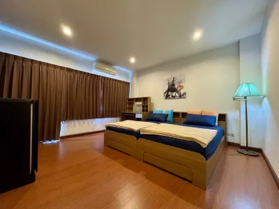 Ananas Phuket Central Hostel - Adults Only فنادق في 