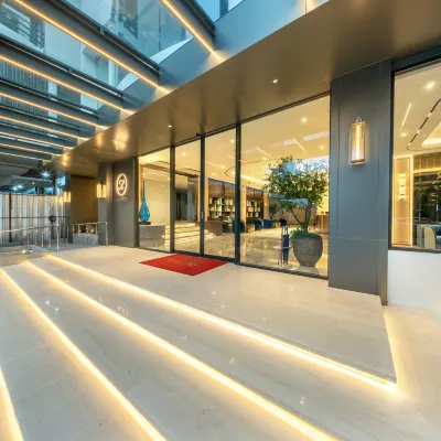 The Legacy Hotel Hotels near Wat Bua Khwan