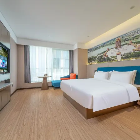 qianfeng Hotel (Pedestrian Street Snack City)