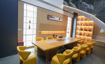 Xuwen Pineapple Hotel