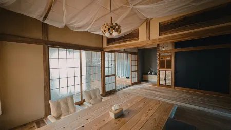 Japanese modern traditional house. 4 mins to Station& sea. Pets ok. 130 m2, max 6 people Отели рядом с достопримечательностью «Инобосаки Лайтхаус»