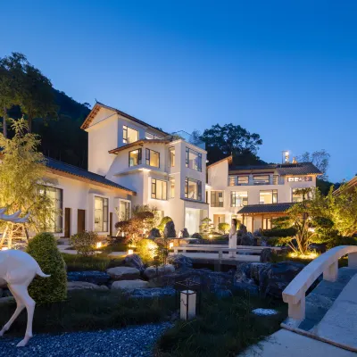 Mountain and River Geometry · Deer and College | Xiyuan Holiday Homestay โรงแรมใกล้วูเหลาเฟง