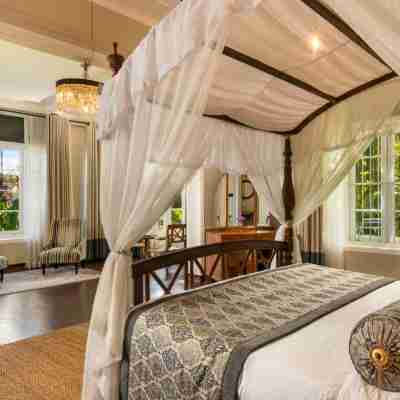 Castle Hill Bungalow by Seven Angels Rooms