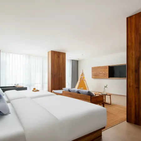 Yangshuo Youyue · Phoenix Qiyun Hotel (Yangshuo West Street)