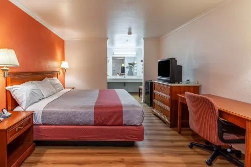 Motel 6 Stockton, CA - East - 2 ดาว
