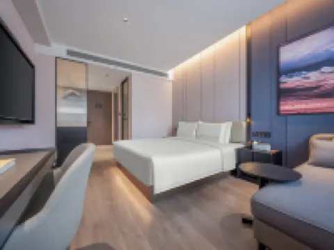 貴陽噴水池延安西路地鐵站亞朵酒店 鄰近弘福寺的酒店