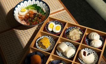 Shangri-La and Slow Homestay