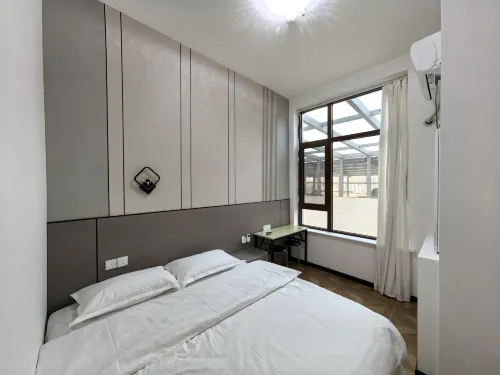 Huatingju Express Apartment (Liaoyang Baita Railway Station)