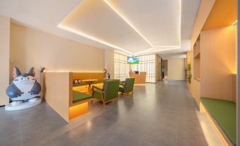 Totoro Spirit Hotel (Haikou Qilou Old Street Branch)