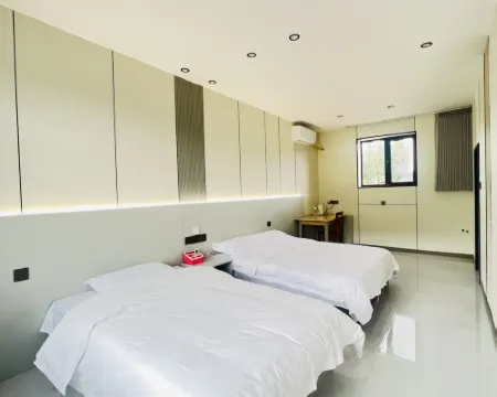 Jinyanju Homestay Hotels in Dai County