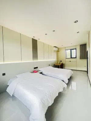 Jinyanju Homestay Hotels in Dai