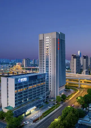 Blue Valley Hotel Отели рядом с достопримечательностью «the Tomb of Yingshi Chen»