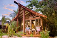 Barefoot Kuata Island Resort - bar