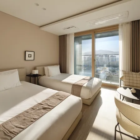 Plott The One Sokcho Xiella The Beach Отели рядом с достопримечательностью «Стадион Сокчхо»