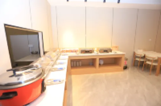 Home Inn Pebble Cloud Hotel (Songjianghe Town, West Changbai Mountain Station Branch)