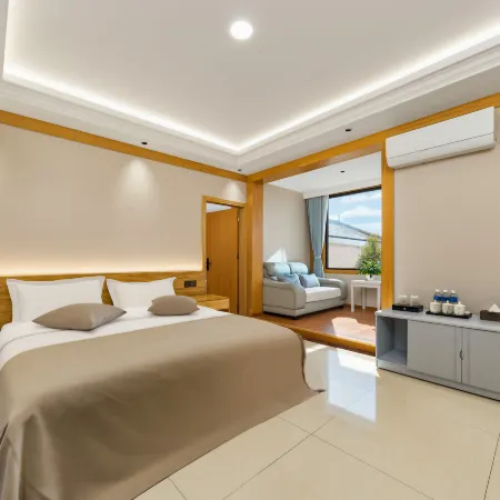 Pinecrest Intelligent Hotel