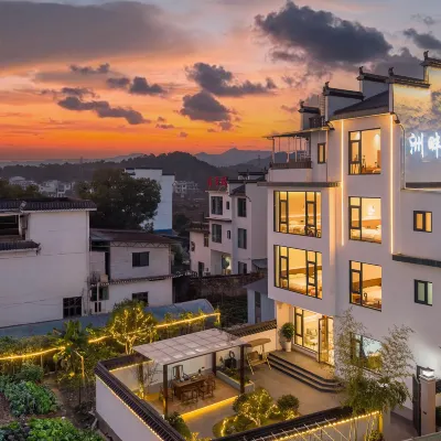 Wuyuan Riverside Retreat, Hotels near Wunüzhou Resort - Wuxiantang