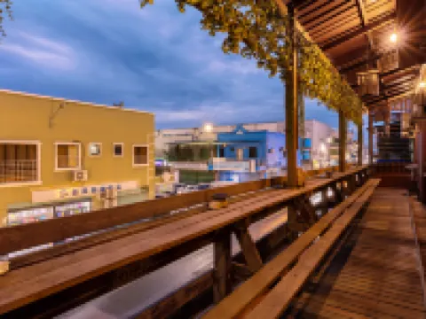 BarraCuda Den (previously known as Jono's Place) トゥン・サカラン海洋公園周辺のホテル