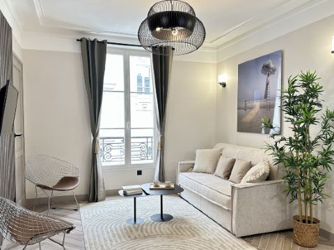 Stunning Parisian apartment with Eiffel Tower view