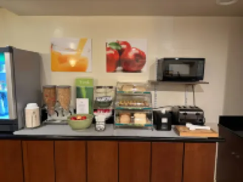 Quality Inn & Suites Everett Hotels in Everett