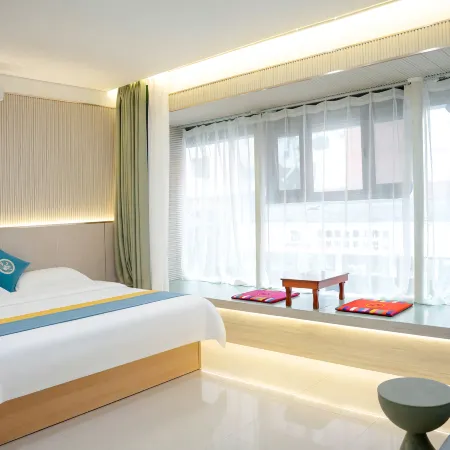 Cloud Plus Smart Cinema Boutique Inn (Yanji Yanbian University West Market Store)