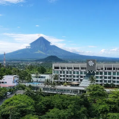 The Oriental Legazpi Отели рядом с достопримечательностью «Памятник генералу Игнасио Пауа»