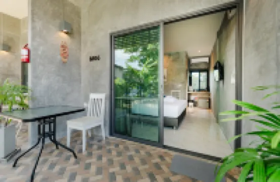 มาลัยไม้ขาว ใกล้ชายหาด