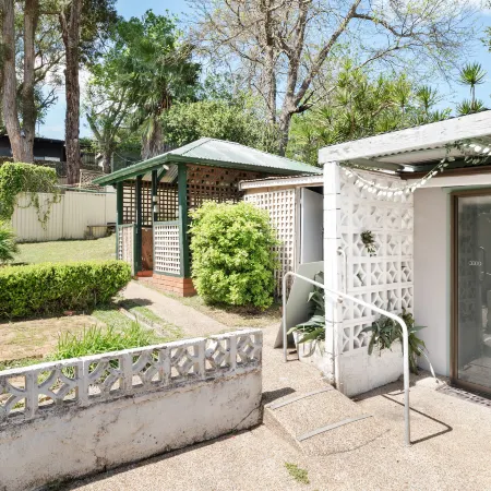 Peaceful Rooms – Walking Distance to Shops & Transport