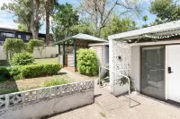 Peaceful Rooms – Walking Distance to Shops & Transport