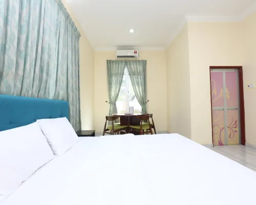 Aloha Chalet Hotels in Besut