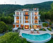 Yunfu Mountain Moon Light Luxury Resort Homestay (Tonglu OMG Heartbeat Paradise Store)
