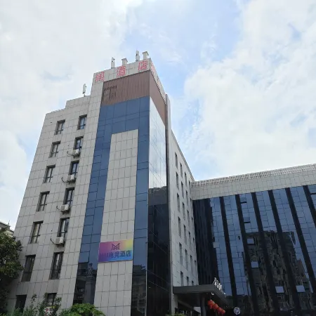 Run Hotel (Yancheng Baolong Square Luming Road)