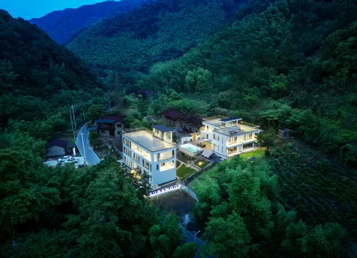 Sun & Moon Mountain B&B (Anhui South Sichuan Line Store)