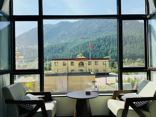 Zhuluzhongyuan Homestay (Zagulu Town)