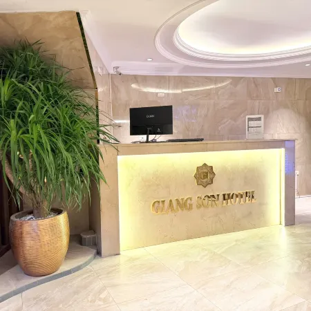 Giang Son Hanoi Hotel Отели рядом с достопримечательностью «Перекресток Со»