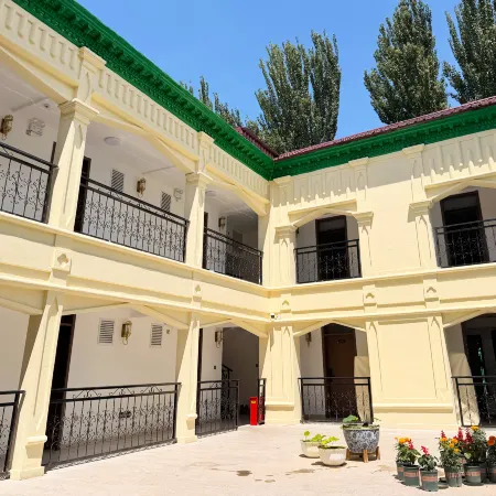 Senli Homestay (Yining Liuxing Street)