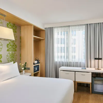NH Berlin Potsdamer Platz Các khách sạn gần Trạm kiểm soát Charlie