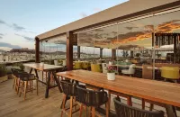 Zeus Wyndham Grand Athens - พร้อมอาหารเช้า